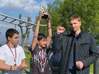 Александр Маслов наградил победителей спортивного турнира